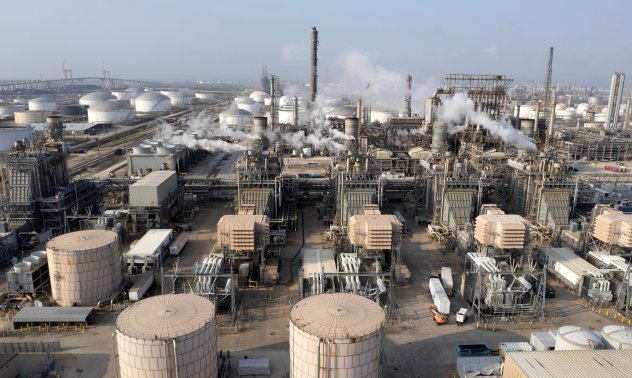 Петролът се превръща в поредния проблем за засегнатата от мита световна икономика