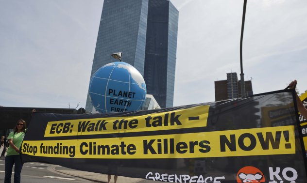 ЕЦБ налага първата в историята глоба за климатичен риск на банка