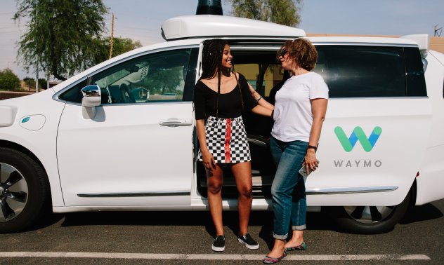 Tesla и Waymo трябва да вземат поука от катастрофите в авиацията през 2024