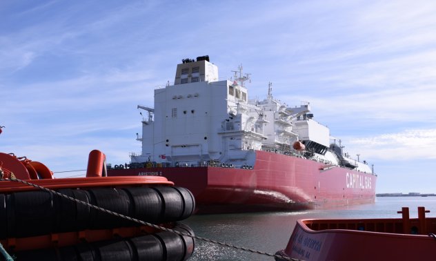 Гърция започва тестове на газовия терминал, в който и България е акционер