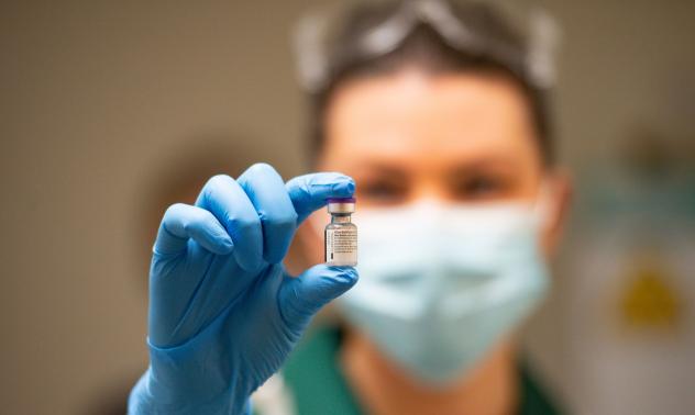 Ваксината на Pfizer получи одобрение за употреба в САЩ