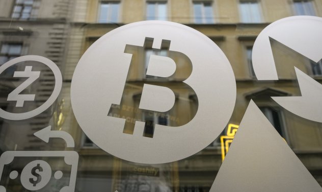 Цената на биткойн може да се срине на $55 000