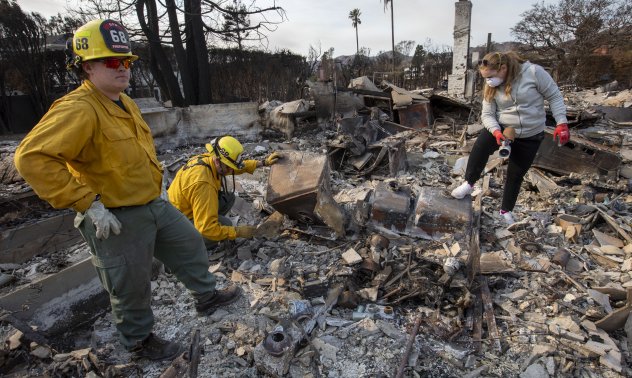 Над Лос Анджелис най-после заваля дъжд, но сега има риск от свлачища