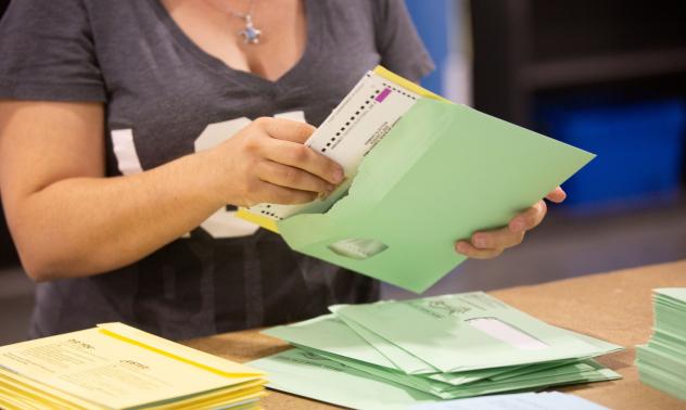 Рекордни 75% от американските избиратели ще могат да гласуват по пощата тази есен