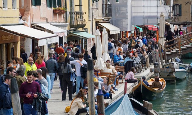 Венеция с мерки срещу "свръхтуризма" - градът одобри входна такса в размер на 5 евро