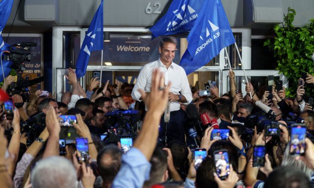 След голямата победа Мицотакис трябва да върне инвестиционния рейтинг на Гърция