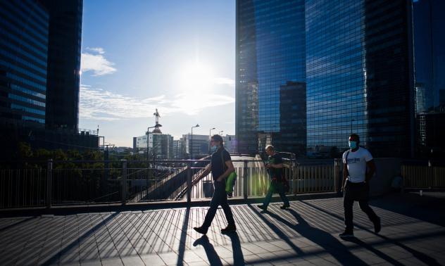 Френската икономика се свива с рекордните 13.8%