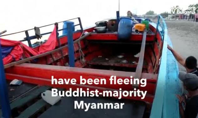 300 рохинги евакуирани от плаж в Индонезия