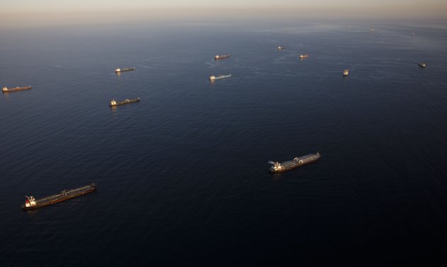 Великобритания и ЕС затягат проверките срещу руския сенчест флот