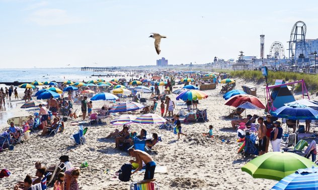 За последното тримесечие американците са харчили с най-бърз темп от близо 2 години