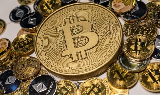 Биткойнът поскъпва до $60 000, а ентусиастите очакват рекордни стойности