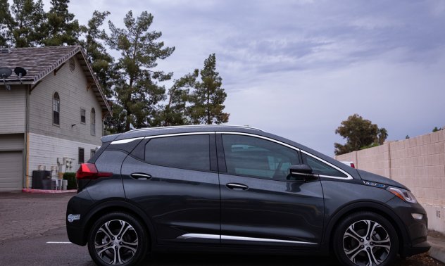 Bolt EV: Паркирайте далеч от други коли, за да не ги подпалите