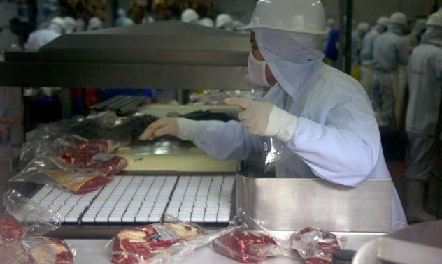 Установени са 66 коронавирусни инфекции в птицекланица в Германия