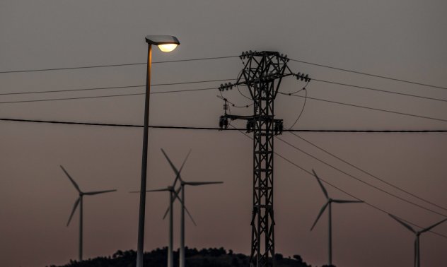 Швейцария може да поиска от 30 000 компании да пестят електроенергия