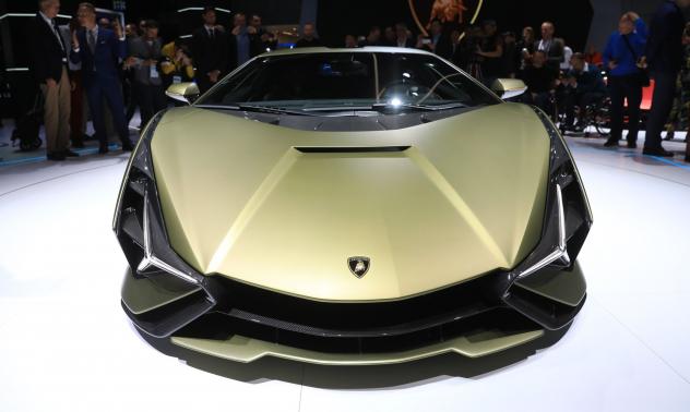 Борсовата надпревара между Lamborghini и Ferrari в цифри