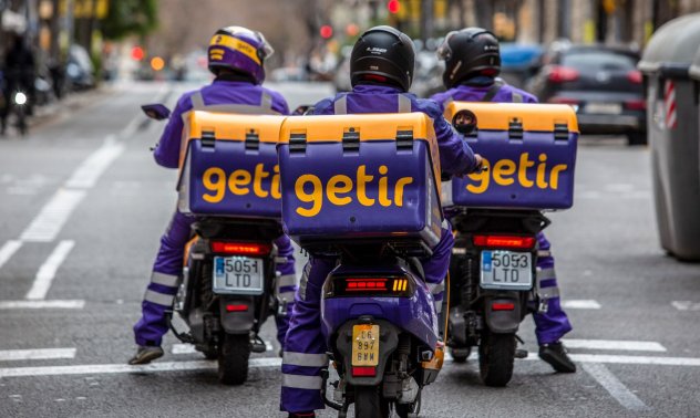 Болката след печалбата: секторът на бързи доставки на храни се прегрупира 
