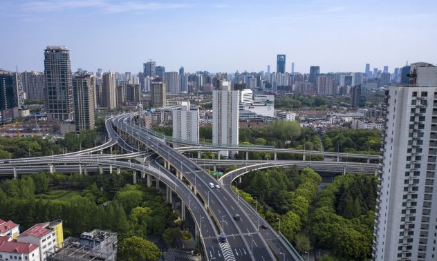 Безработицата в Китай се покачва, а потреблението намалява заради затварянията