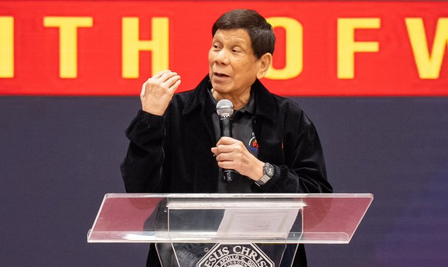 Филипините арестуваха бившия си президент заради войната му срещу наркотиците