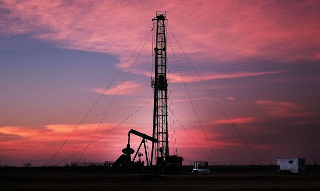 Измъква ли се руският нефт от санкционната примка?