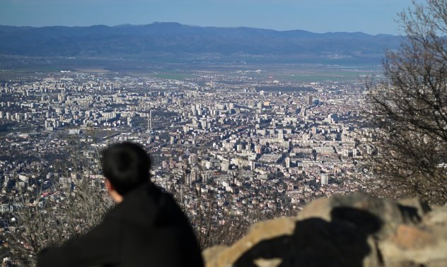 Какво да направи България, за да привлича големи компании? Попитахме експертите