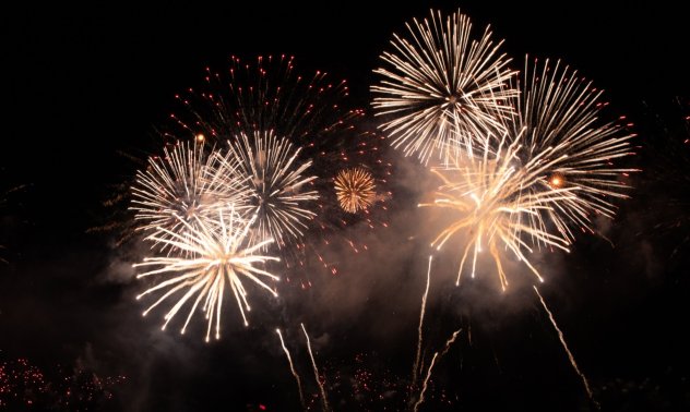 Разходка с куфар в полунощ, битки с вода и др. - новогодишните обичаи в Южна Америка