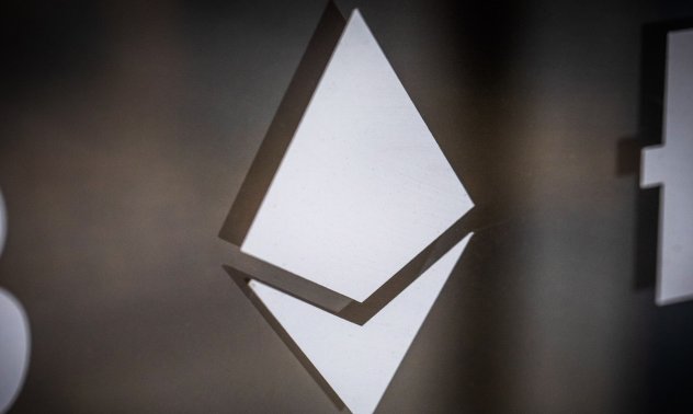 Пазарите на дигитални активи спадат ден след зеленото сливане на етериум