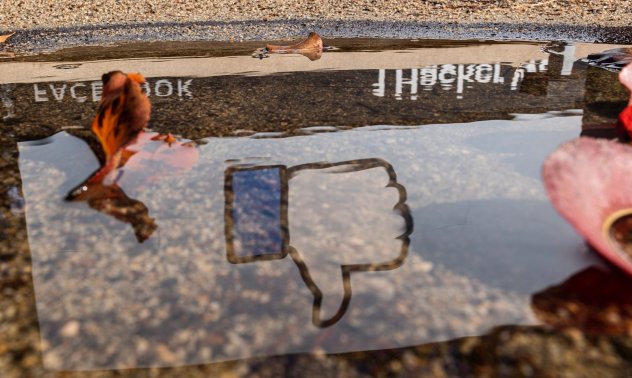 Facebook изпраща година изпълнена с проблеми 