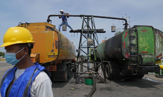 Петролните кладенци пълзят към градовете в Тексас и вещаят залеза на шистовата ера