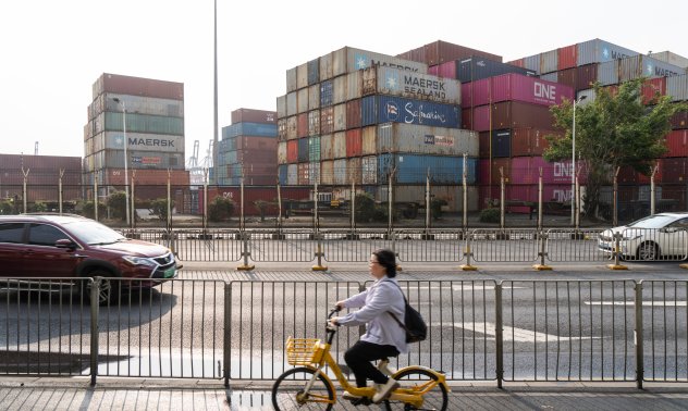 Пекин може да бави преговорите, докато натискът върху Тръмп за сделка расте