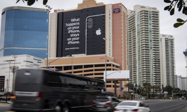 Рекламната хегемония на Facebook се клати, а стари мастодонти връщат своята мощ