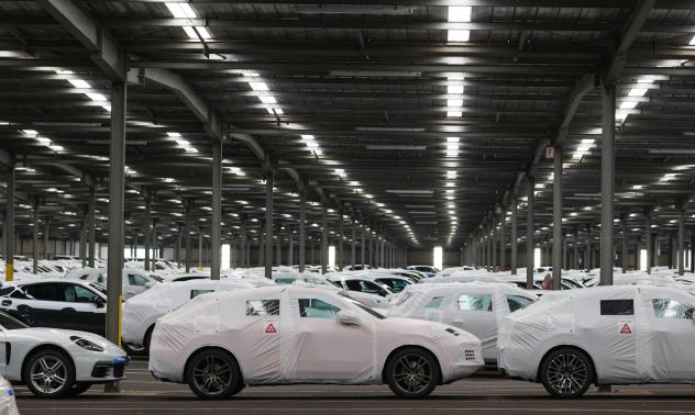 Продажбите на автомобили у нас се сриват с близо 35% през август 