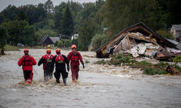 Броят на загиналите от наводненията в Европа расте, а прогнозата е за още дъжд