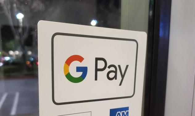 Google Pay вече е и в България, а Tesla влиза в S&P 500 от другия месец