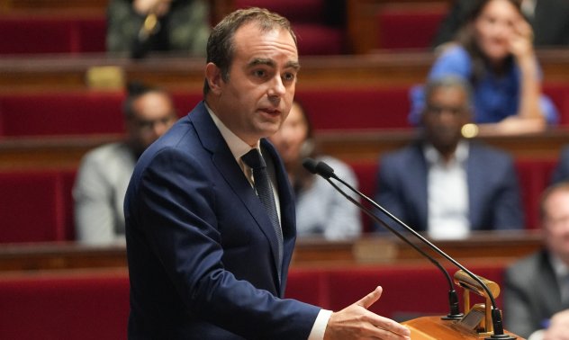 Френските социалисти дават на Льокорню още време за отговор на бюджетните искания