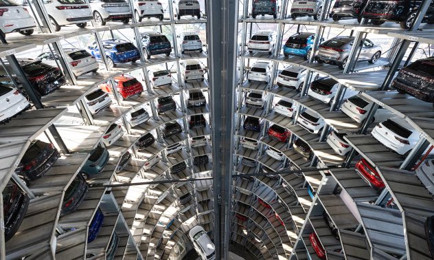 Европа опитва да спечели време за автомобилната индустрия, заседнала в настоящето