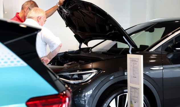 Производителите на електромобили променят двигателите, за да не зависят от Китай