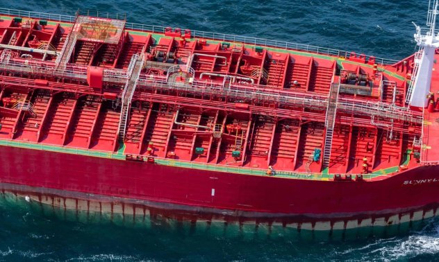 Китайските рафинерии поискаха помощ от властите, за да продължат вноса на руски петрол