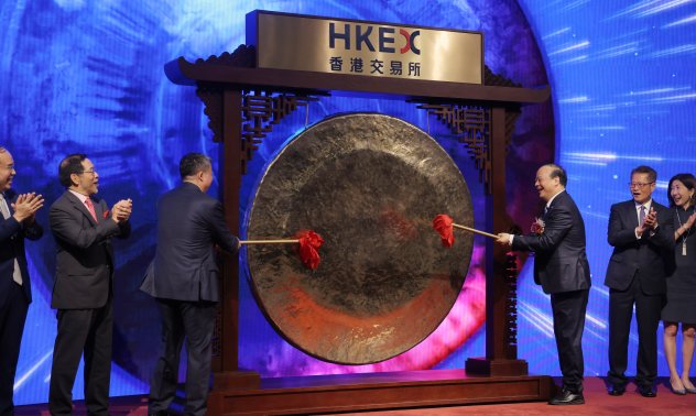 CATL поскъпна при дебюта в Хонконг в най-голямото IPO в света тази година