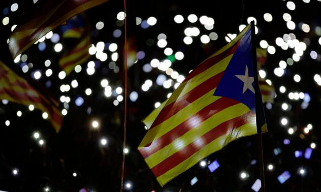 Как каталунците, които подкрепят независимостта, планират да създадат нова държава в 7 стъпки