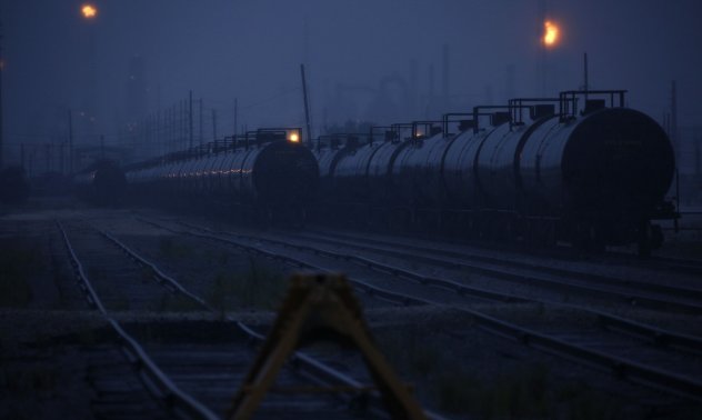 САЩ тихо окуражават големите търговски къщи отново да търгуват руски петрол