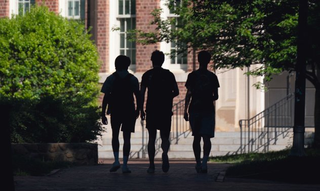 САЩ затягат проверките и започват да отнемат студентски визи на китайци