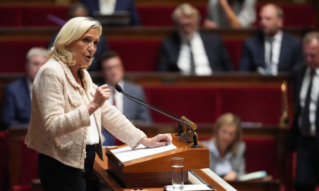 Льо Пен засилва натиска върху Макрон с надежда за предсрочни избори