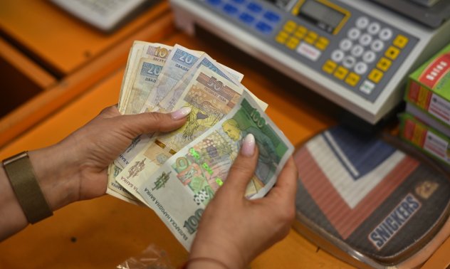 Добър ли е новият бюджет на България? Попитахме експертите