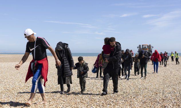 Миграцията към Великобритания е почти рекордна въпреки рестрикциите на Сунак