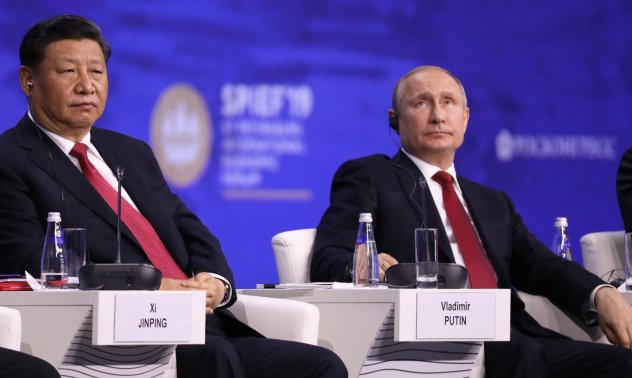 САЩ предупредиха китайските фирми да не помагат на Русия при евентуални санкции