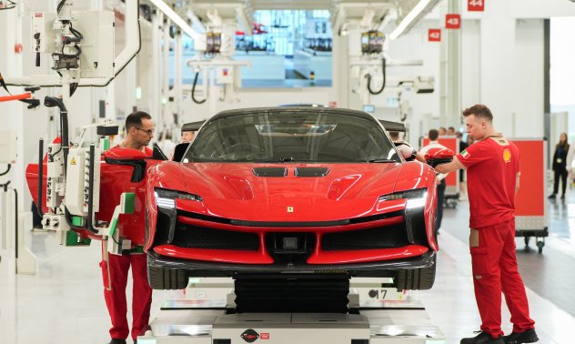 Суперавтомобилите на Ferrari за £315 000 ръмжат предупредително за електромобилите