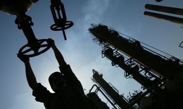 Иракският петрол на "Лукойл" продължава да тече, но Багдад е поел продажбите