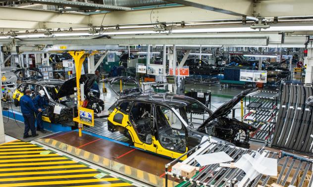 BMW разширява производството си на електромобили, за да конкурира Tesla