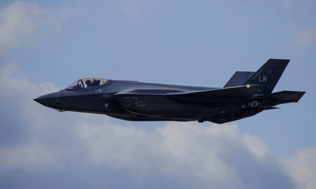 Стелт изтребителите на САЩ и Русия се състезаваха на авиошоуто в Дубай