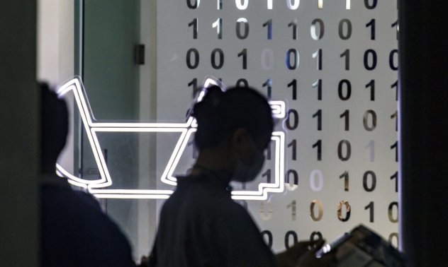 Интернет намали стойността на новините. AI ще направи обратното